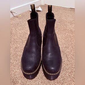 DR. MARTENS ROMETTY WYOMING LEATHER PLATFORM CHELSEA BOOTS